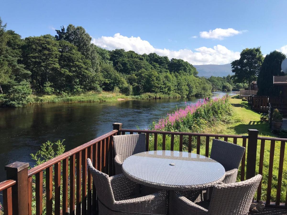 Riverbank Lodge อาวีมอร์ ภายนอก รูปภาพ