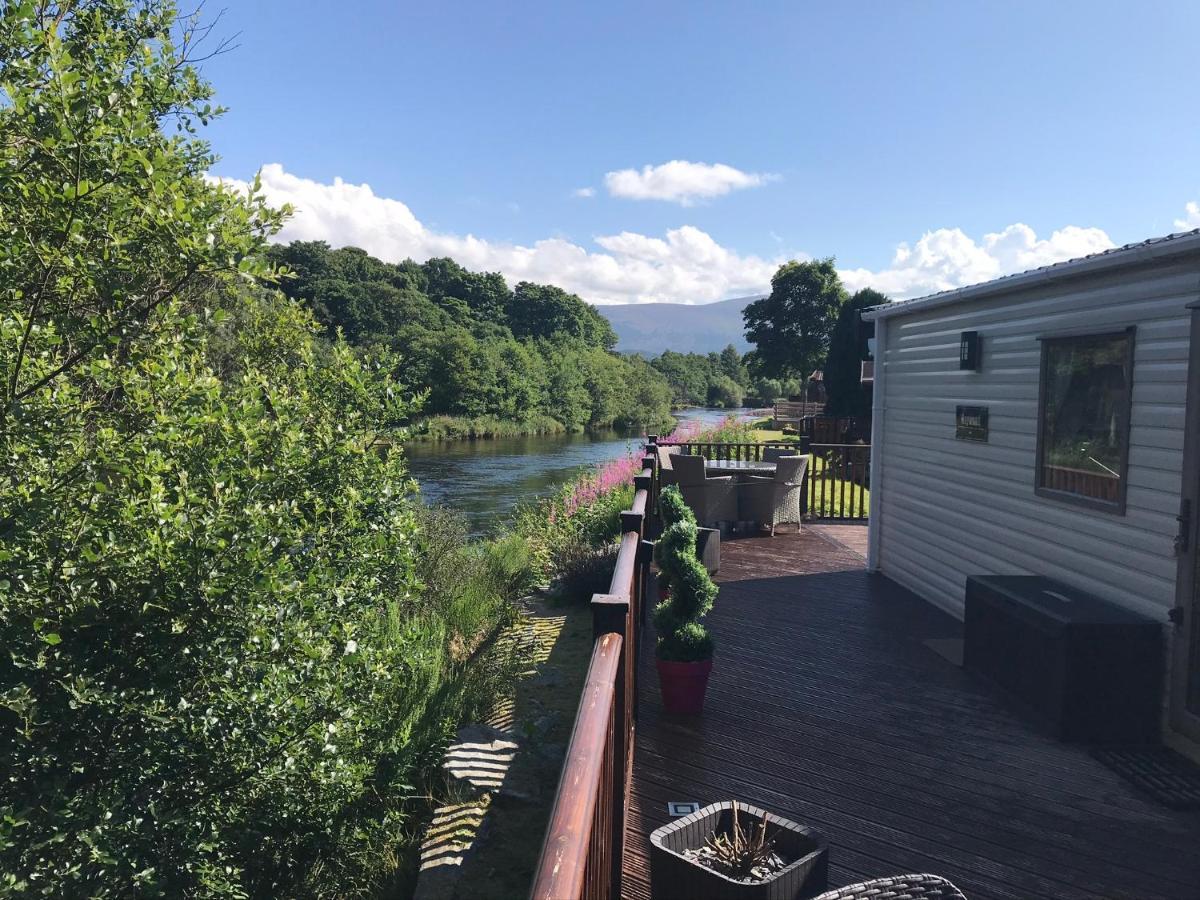 Riverbank Lodge อาวีมอร์ ภายนอก รูปภาพ
